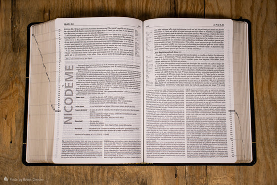 Bible d´étude Vie nouvelle Segond 21 Noire fibrocuir souple Tranche dorée avec boitier
