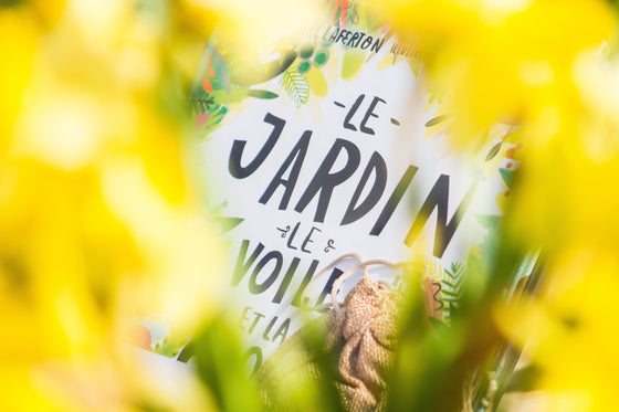 Le jardin, le voile et La Croix